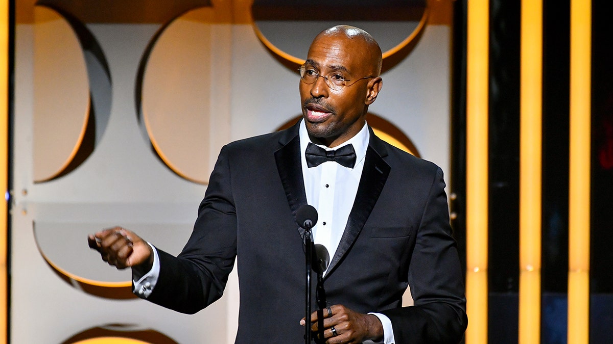 ভ্যান জোন্স কথা বলেন