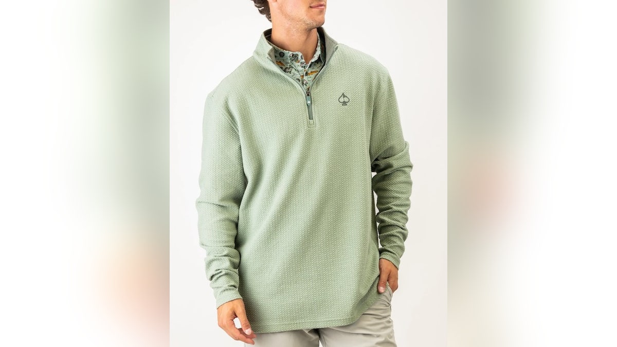 A lightweight layer that looks good anywhere you wear it.