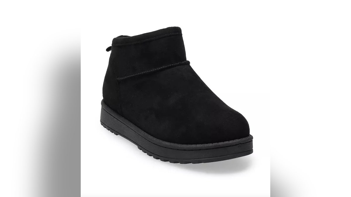 These boots help you stay warm while on the go. 