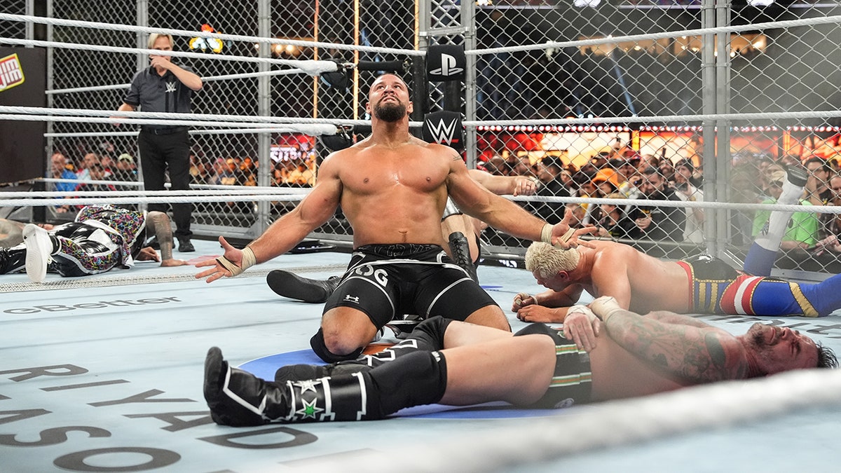 Bron Breakker pins CM Punk