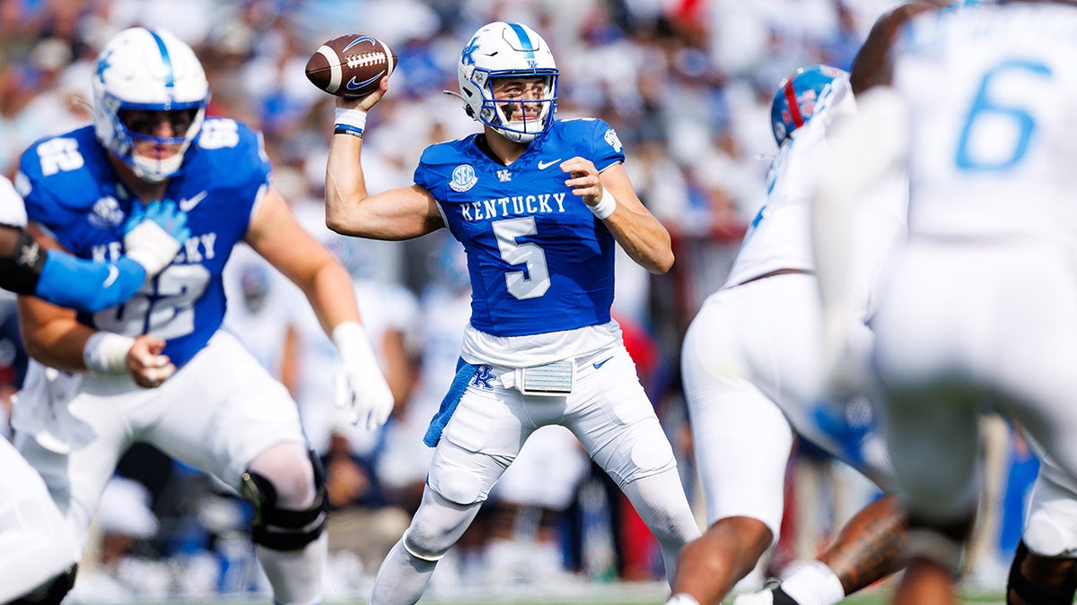Zach Calzada throwing