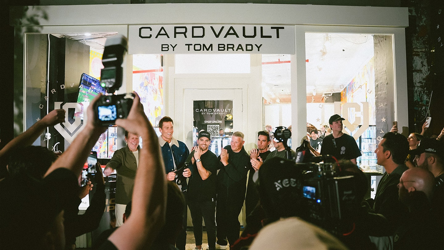 NYPD searches for suspect in nearly $10K robbery at Tom Brady's CardVault store in New York