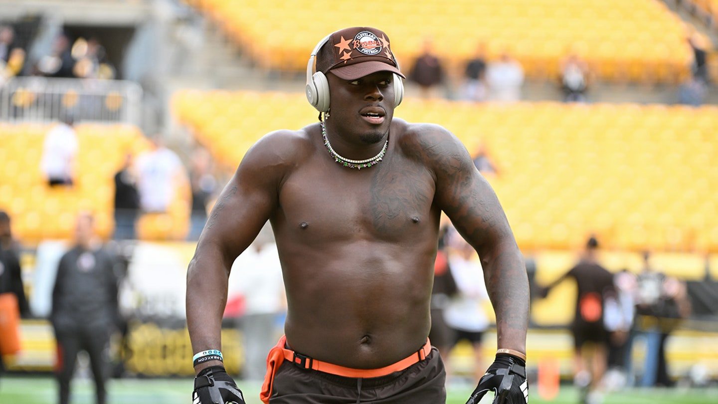 Browns tight end David Njoku elated after not being traded: 'I ain't f---ing leaving'