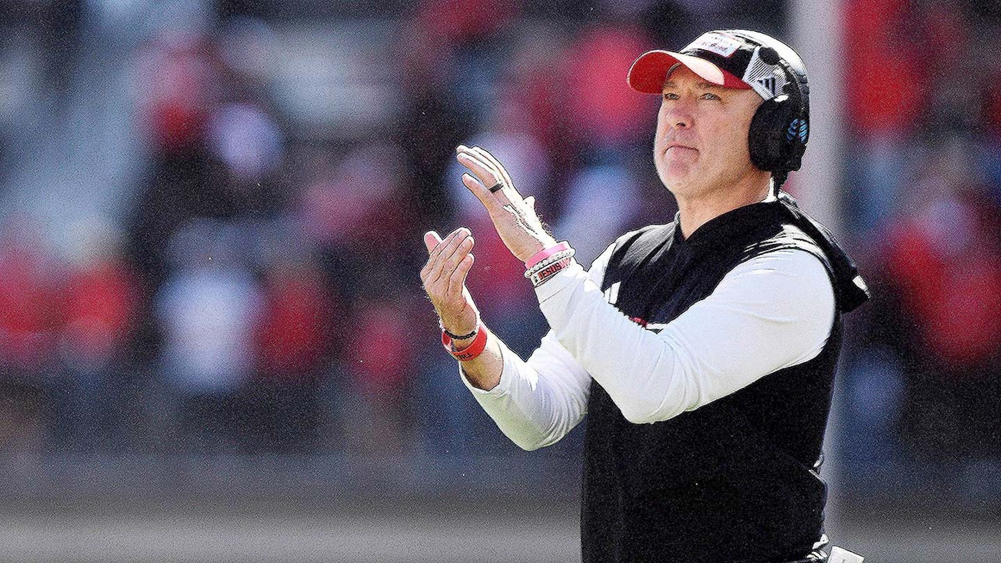 Texas Tech football coach takes swipe at Notre Dame's independent status