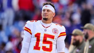 Patrick participa en Chiefs con una rodillera gruesa, pero sigue apuntando a volver en la primera jornada