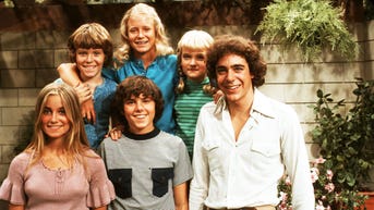 Barry Williams opens up about his crush on Maureen McCormick during 'The Brady Bunch' - Fox News