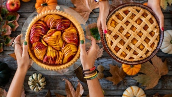 Pumpkin or apple? America’s fiercest Thanksgiving dessert debate heats up - Fox News