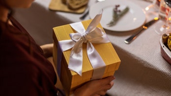 Don't show up empty-handed: 12 Thanksgiving host gifts that impress