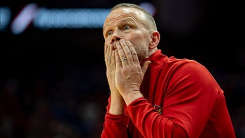 Louisville men's basketball coach suffers bizarre injury trying to avoid celebration