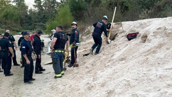 Texas girl rescued after sand hole she was digging collapses, burying her