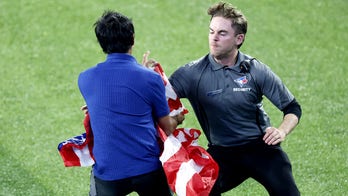 Fan waving American flag storms field in Game 6 of World Series, sparking boos from Canadian crowd