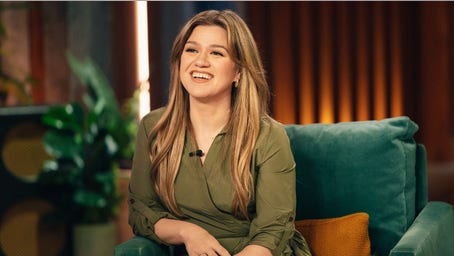 Kelly Clarkson rejects former manager's plastic surgery advice with fiery comeback during Vegas residency