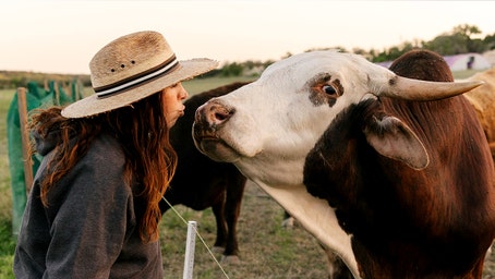 'My whole life was a lie': Former vegan chef sinks her teeth into cattle ranching