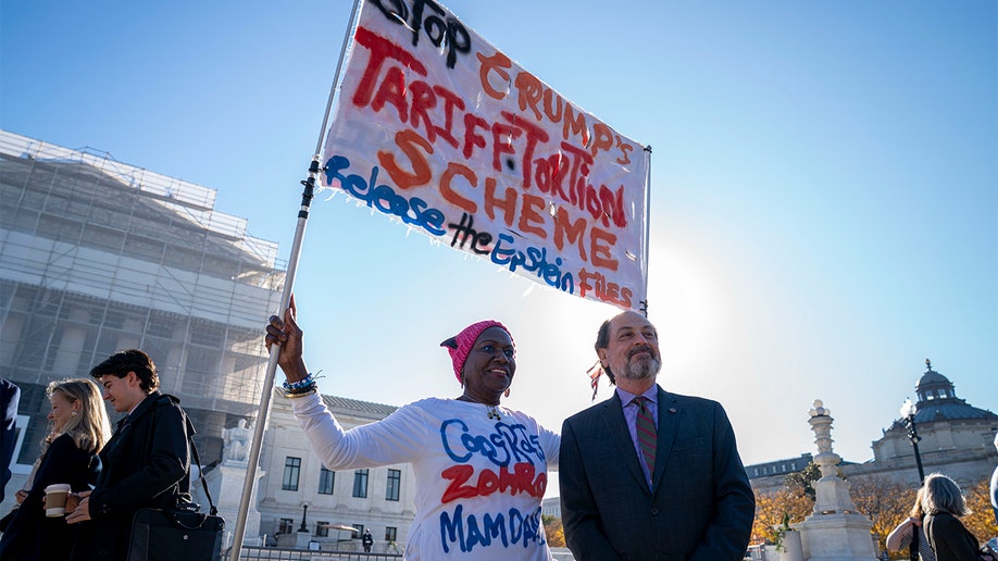 Anti-tariff protesters pictured out side the U.S. Supreme Court building