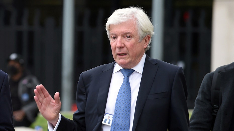 Former BBC director-general tells network they shouldn't agree to pay Trump any money