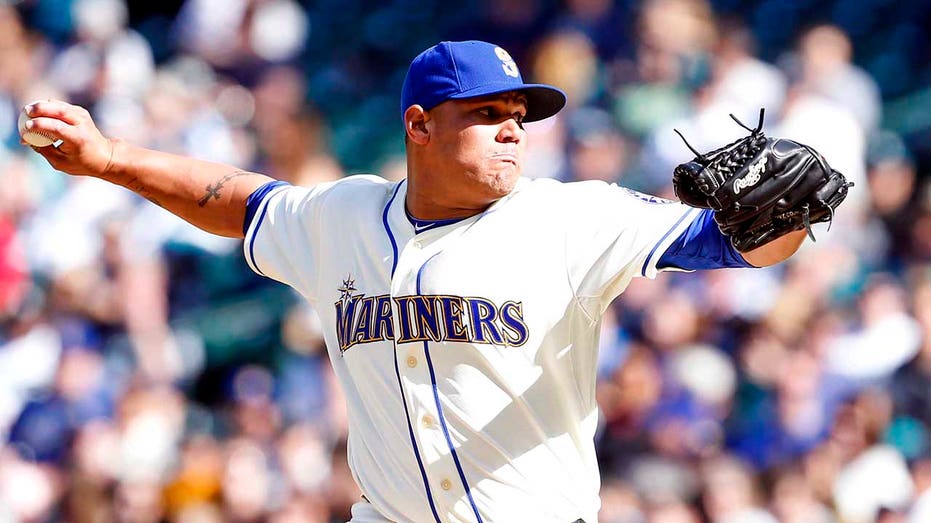 Ex-MLB pitcher Yoervis Medina dead at 37 after reportedly suffering heart attack while driving in Venezuela