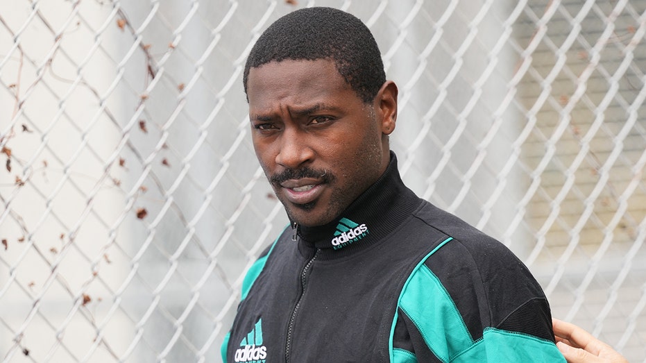 Antonio Brown may face up to 30 years in prison if convicted of attempted murder with gun, prosecutor says Internet InfoMedia nfl antonio brown 111725 1