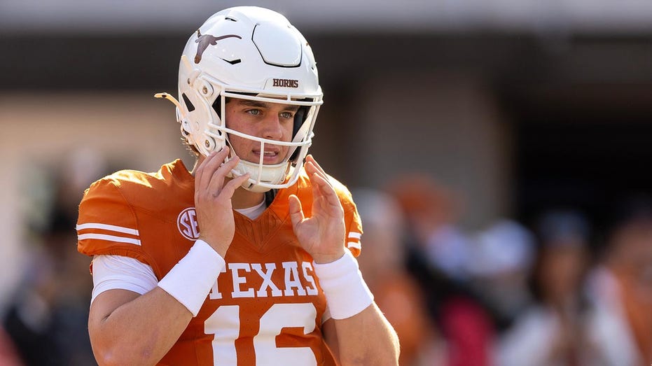 Arch Manning makes Texas football history in Longhorns win over Arkansas