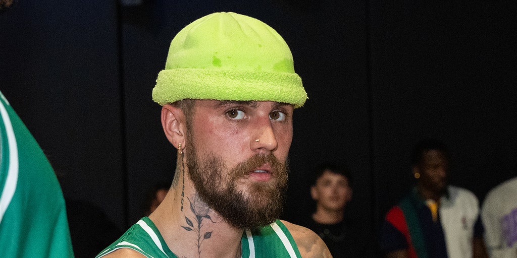 Justin Bieber threatens Apple over iPhone dictation interrupting