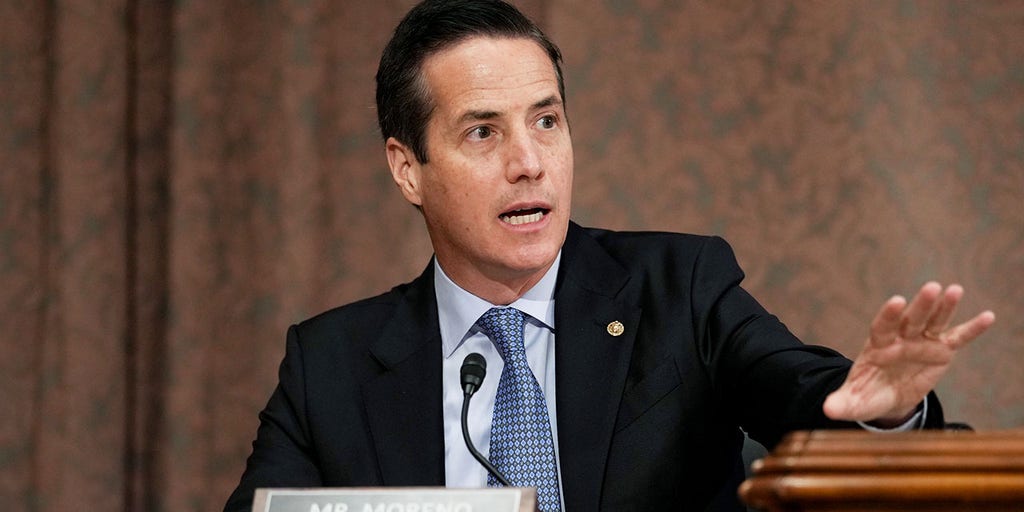 Senador propone ley para eliminar la doble ciudadanía y exigir lealtad exclusiva a EE. UU.