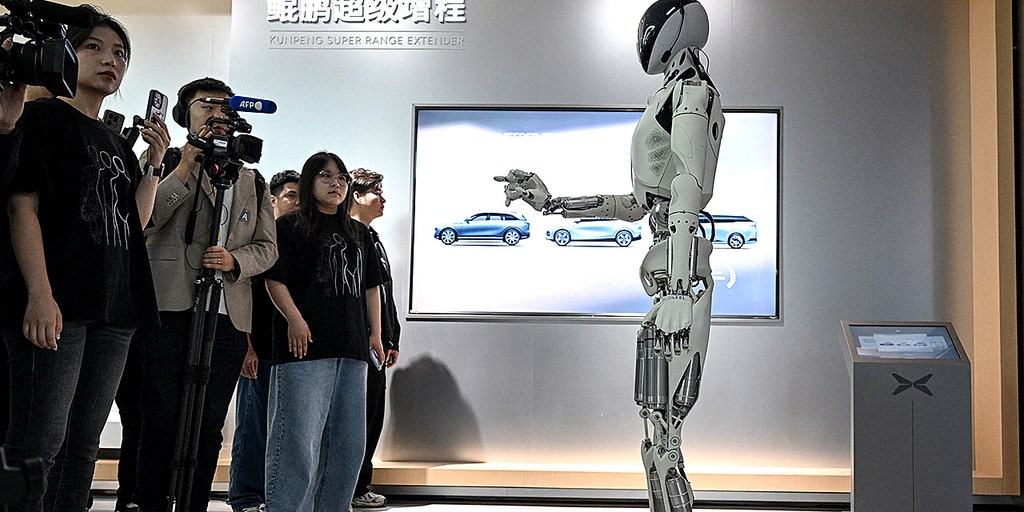 Robot stuns crowd after shocking onstage reveal