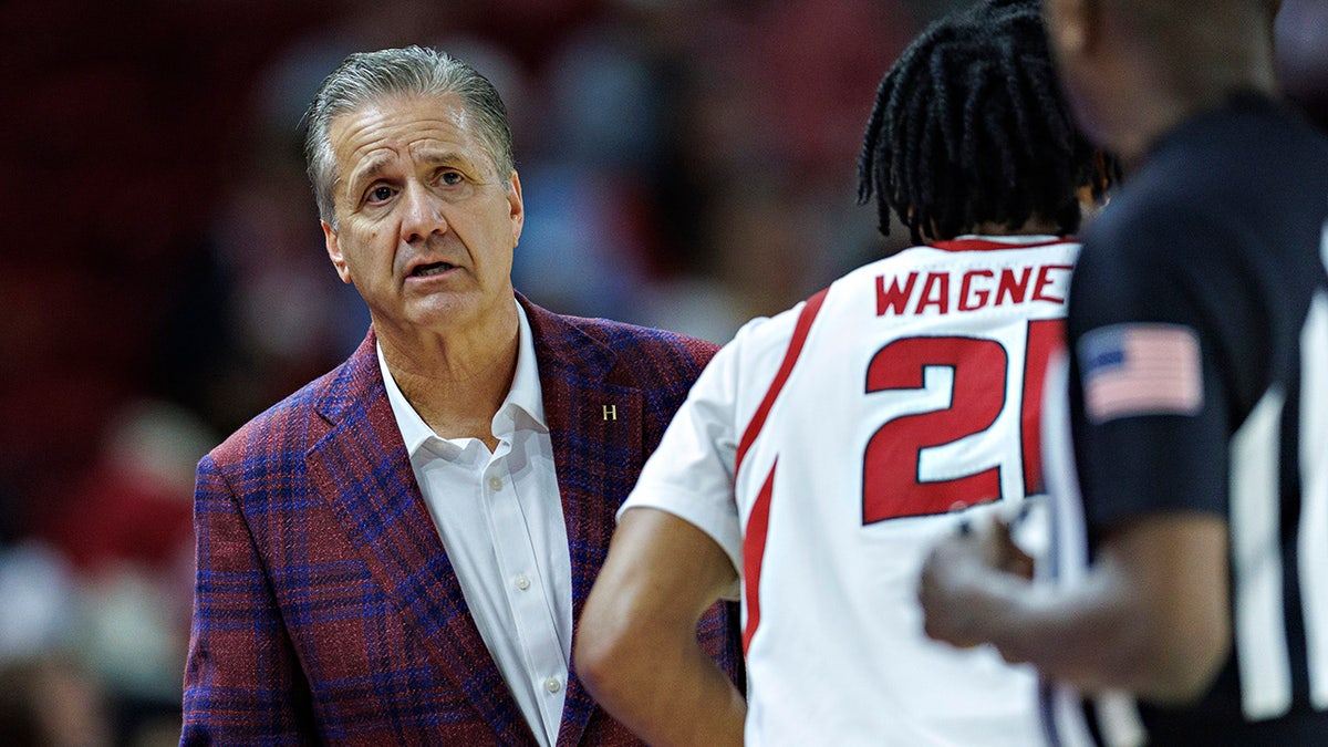 John Calipari coaches Arkansas