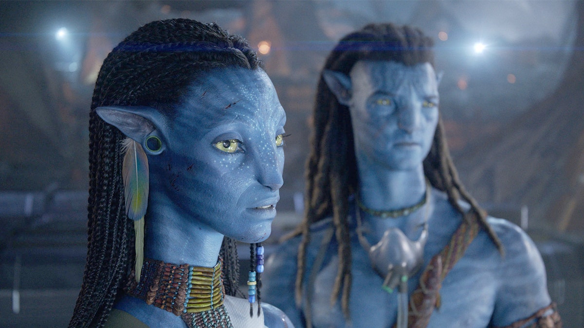 Zoe Saldaña, Sam Worthington in Avatar: Fire and Ash