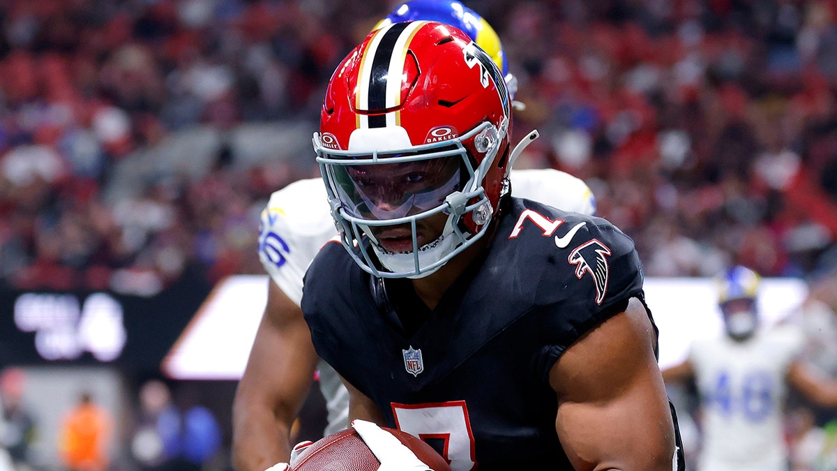 Bijan Robinson scores touchdown