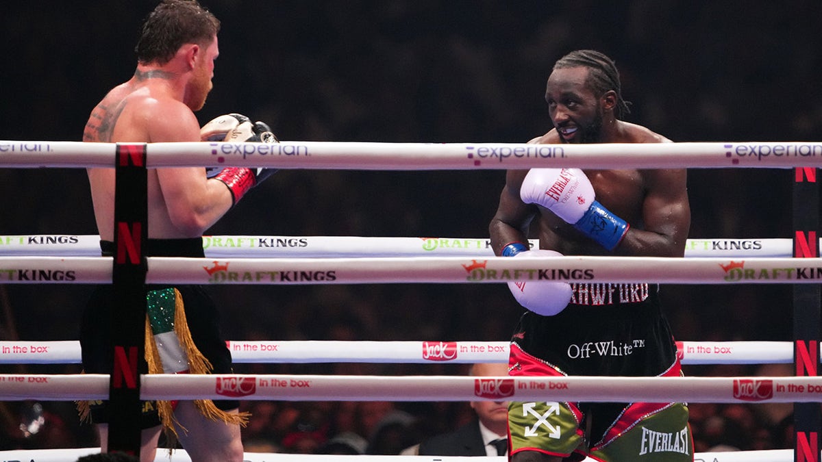 Terence Crawford fights Canelo Alvarez