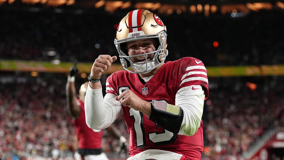 49ers hold off Bears to keep No. 1 seed hopes alive as Brock Purdy totals 5  touchdowns in win