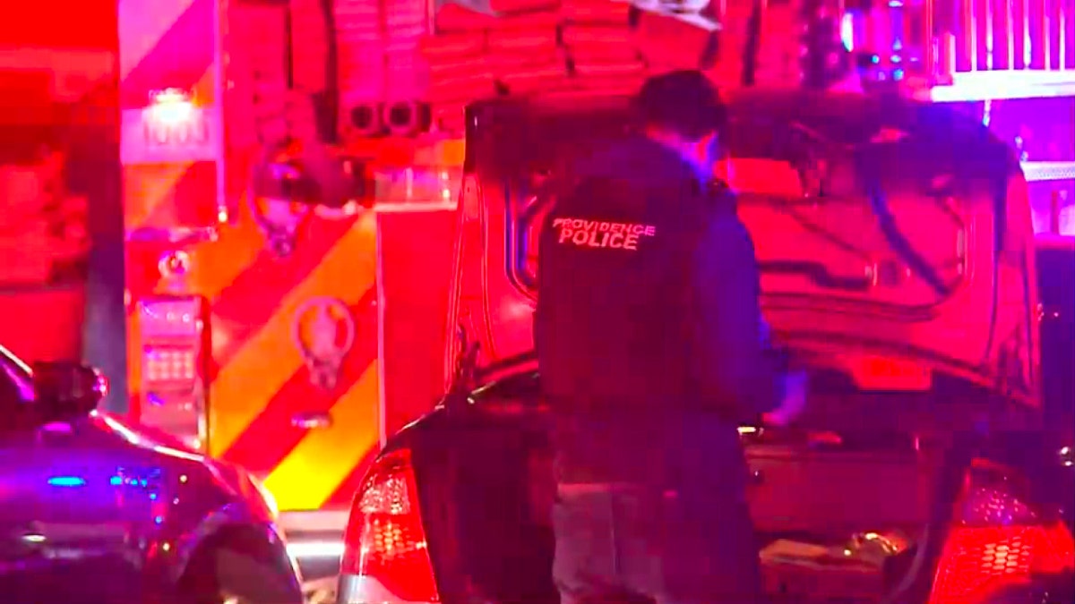 Politie op de plaats van de schietpartij op Brown University