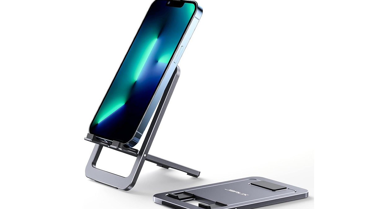 Slip this stand into your wallet when traveling. 