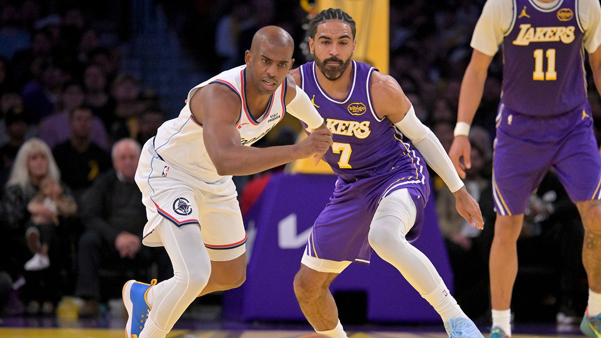 বল হাতে ছুটে যান ক্রিস পল