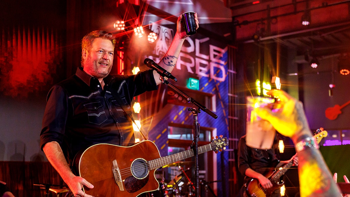 Blake Shelton playing Guitar at Ole Red