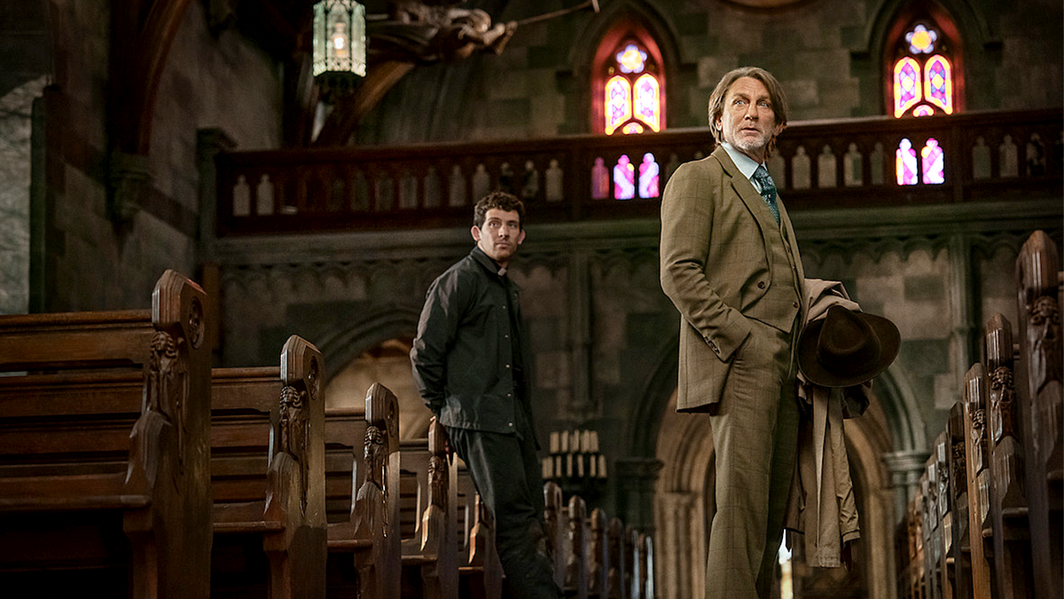 Daniel Craig, Josh O'Connor in "Knives Out" scene.