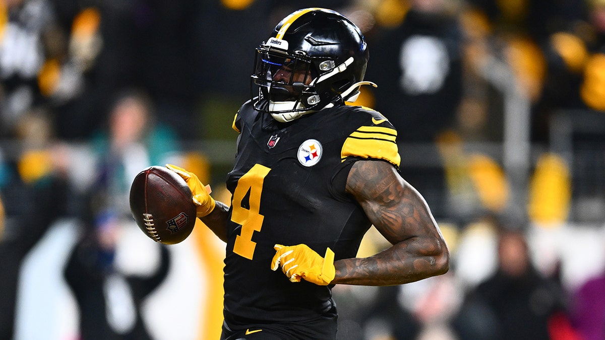 NFL scores: Steelers beat Dolphins to maintain AFC North lead in