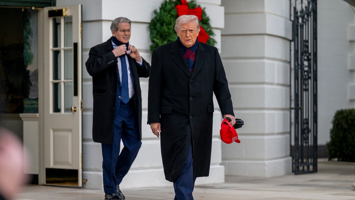 Donald Trump leaves for Army vs. Navy game