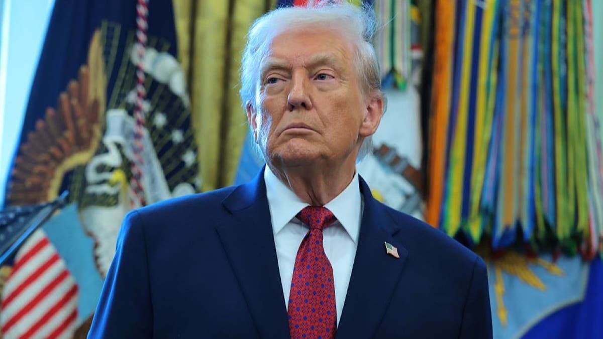 donald trump in the oval office