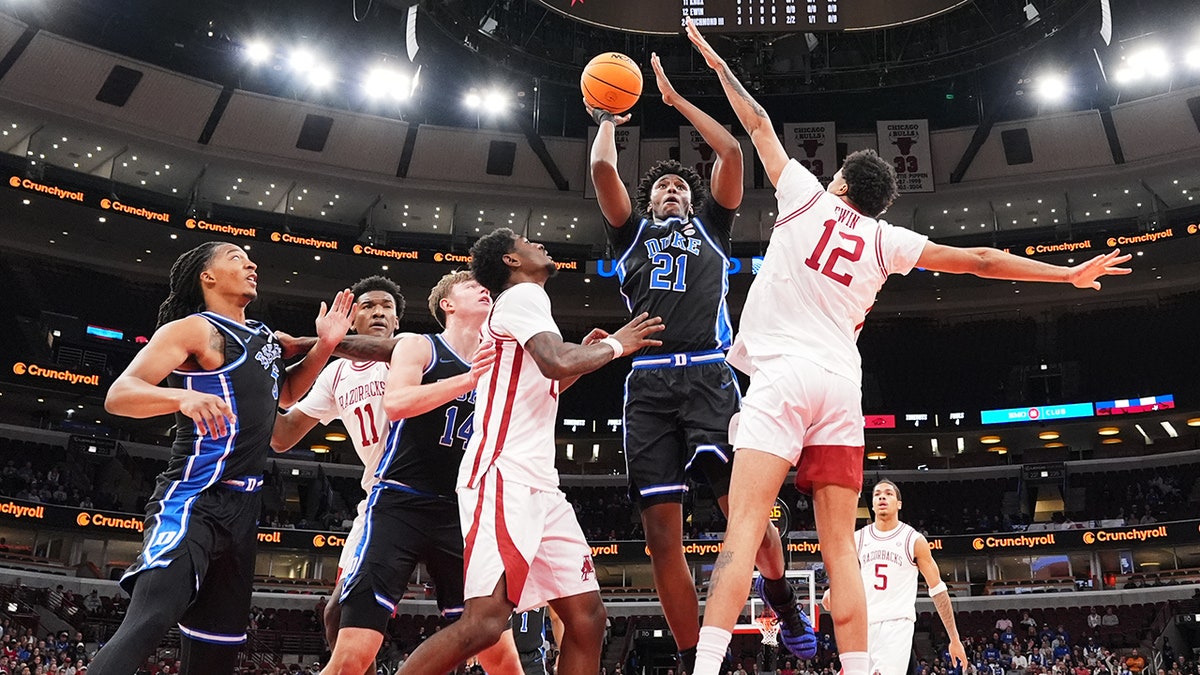 Patrick Ngongba strzela w farbę