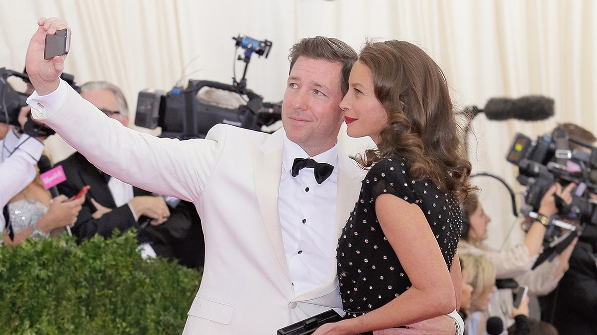 Ed Burns and Christy Turlington taking a selfie on the red carpet.