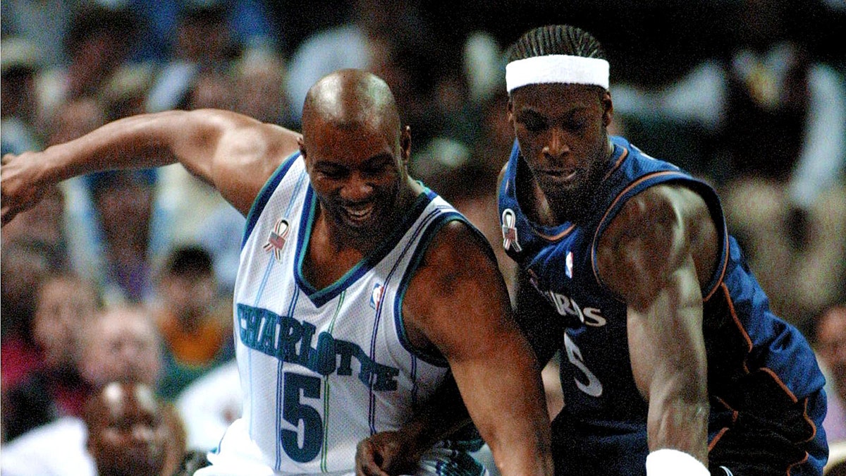 Alden Campbell fue al bate