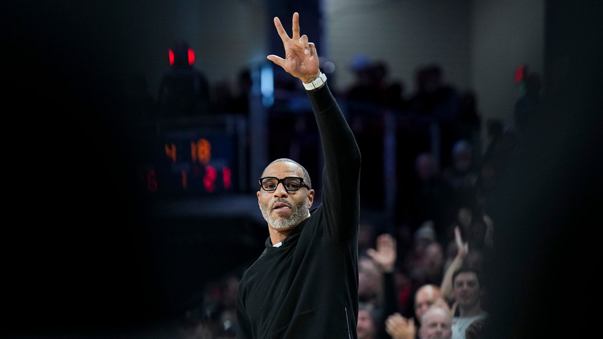Kenyon Martin waves at the crowd 