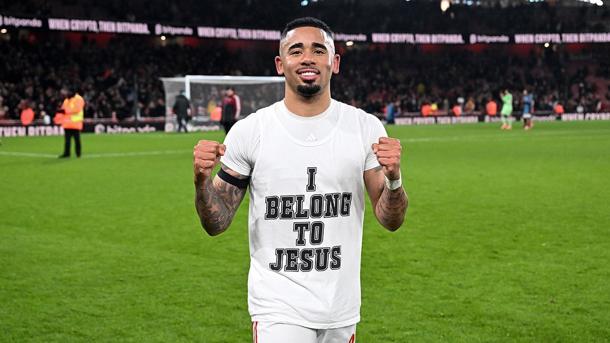 Gabriel Jesus posing