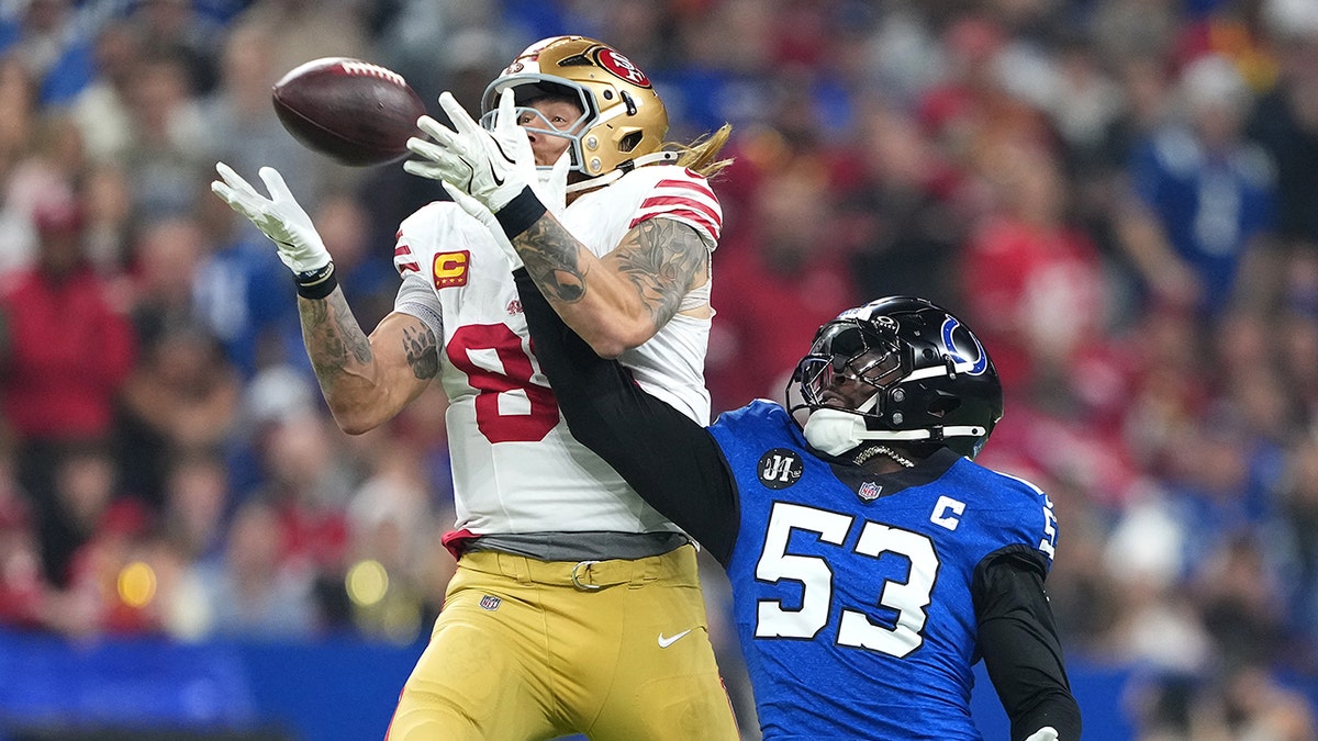 George Kittle makes catch