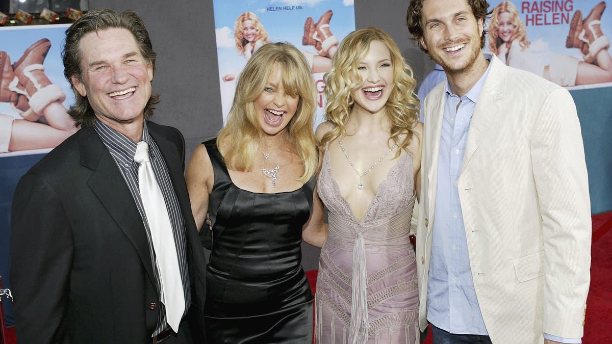 Kurt Russell, Goldie Hawn, Kate Hudson and Oliver Hudson pictured at the "Raising Helen" premiere in 2004