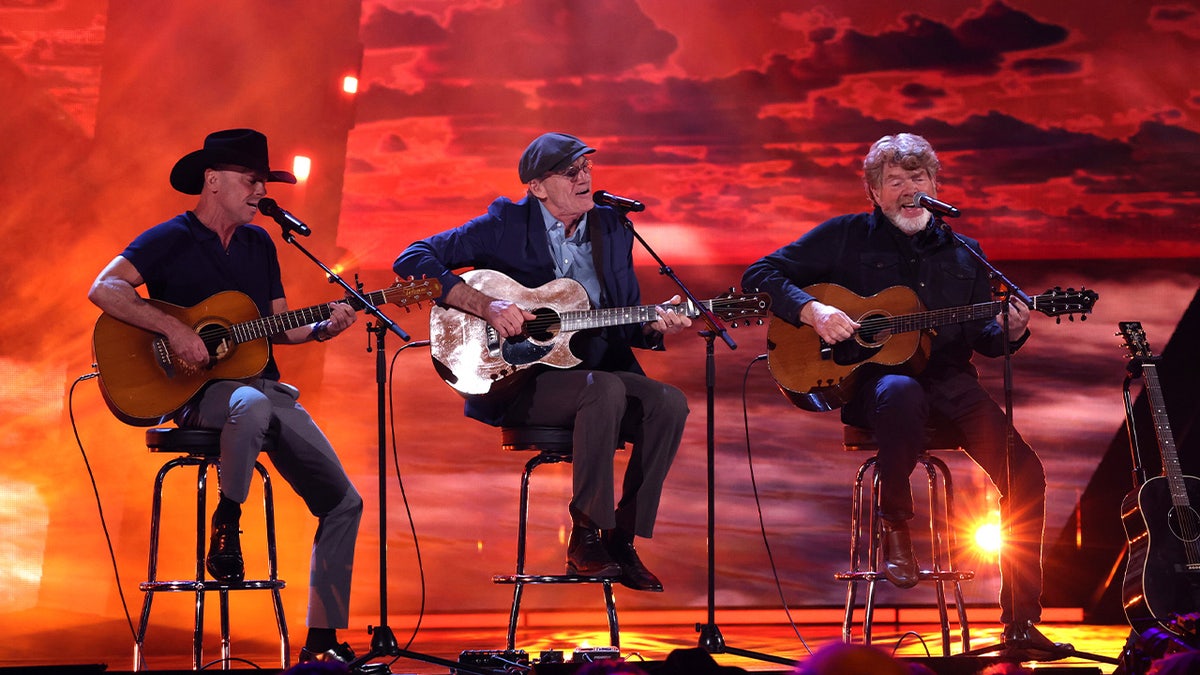 Kenny Chesney, James Taylor and Mac McAnally on stage