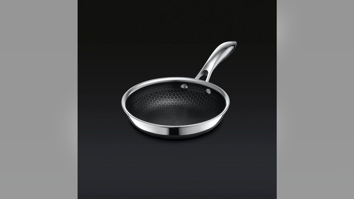 The perfect size pan for all your daily cooking.