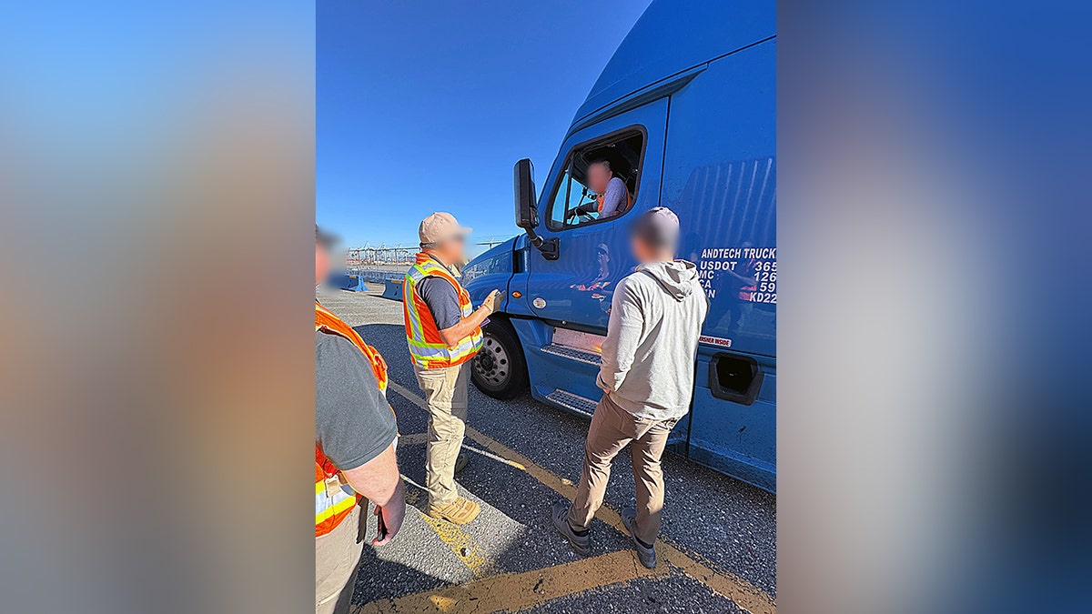 ICE prende mais de 100 motoristas de caminhão estrangeiros ilegais em varredura na Califórnia