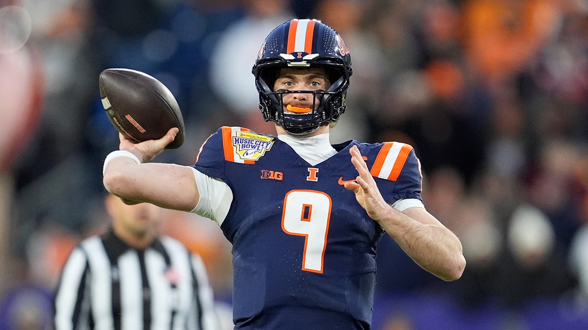 Luke Altmyer goes up against Tennessee