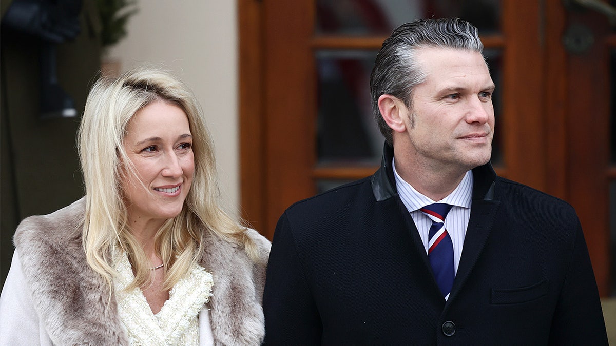Jennifer Hegseth stands with Secretary of War Pete Hegseth alongside Polish Defense Minister Władysław Kosiniak-Kamysz and Paulina Kosiniak during a meeting in Warsaw.